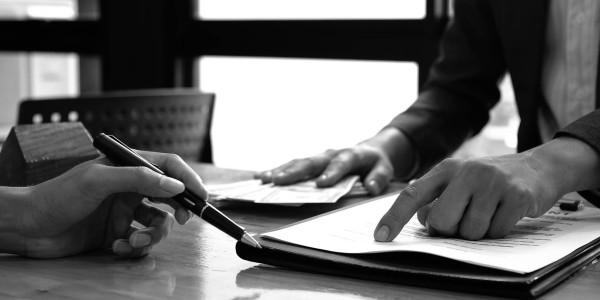 Derecho Inmobiliario / Abogados Inmobiliarios Murcia · Resolución de Disputas / Conflictos entre Arrendadores e Inquilinos