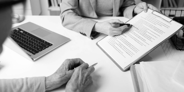 Derecho Mercantil / Abogados Mercantilistas Ourense · Cumplimiento de Normativas Derechos Consumidor
